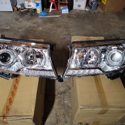 Toyota Land Cruiser headlight 