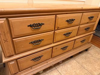 Dresser w/head & foot board, Queen