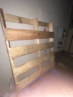 Pallets – Standard Wooden Shipping Pallets