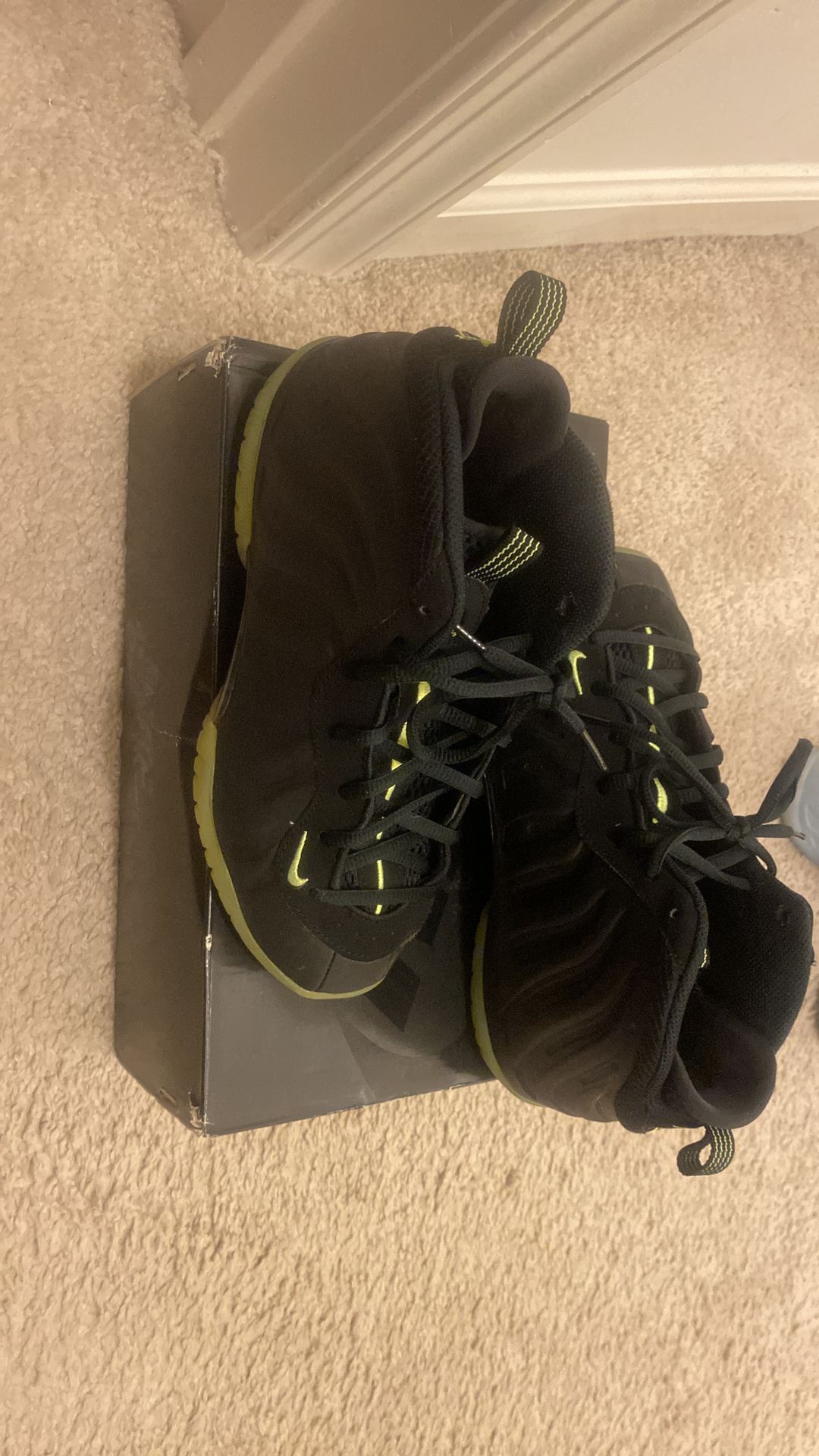 Nike little posite black and lime green