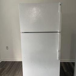 White GE Fridge  W/ Ice maker 