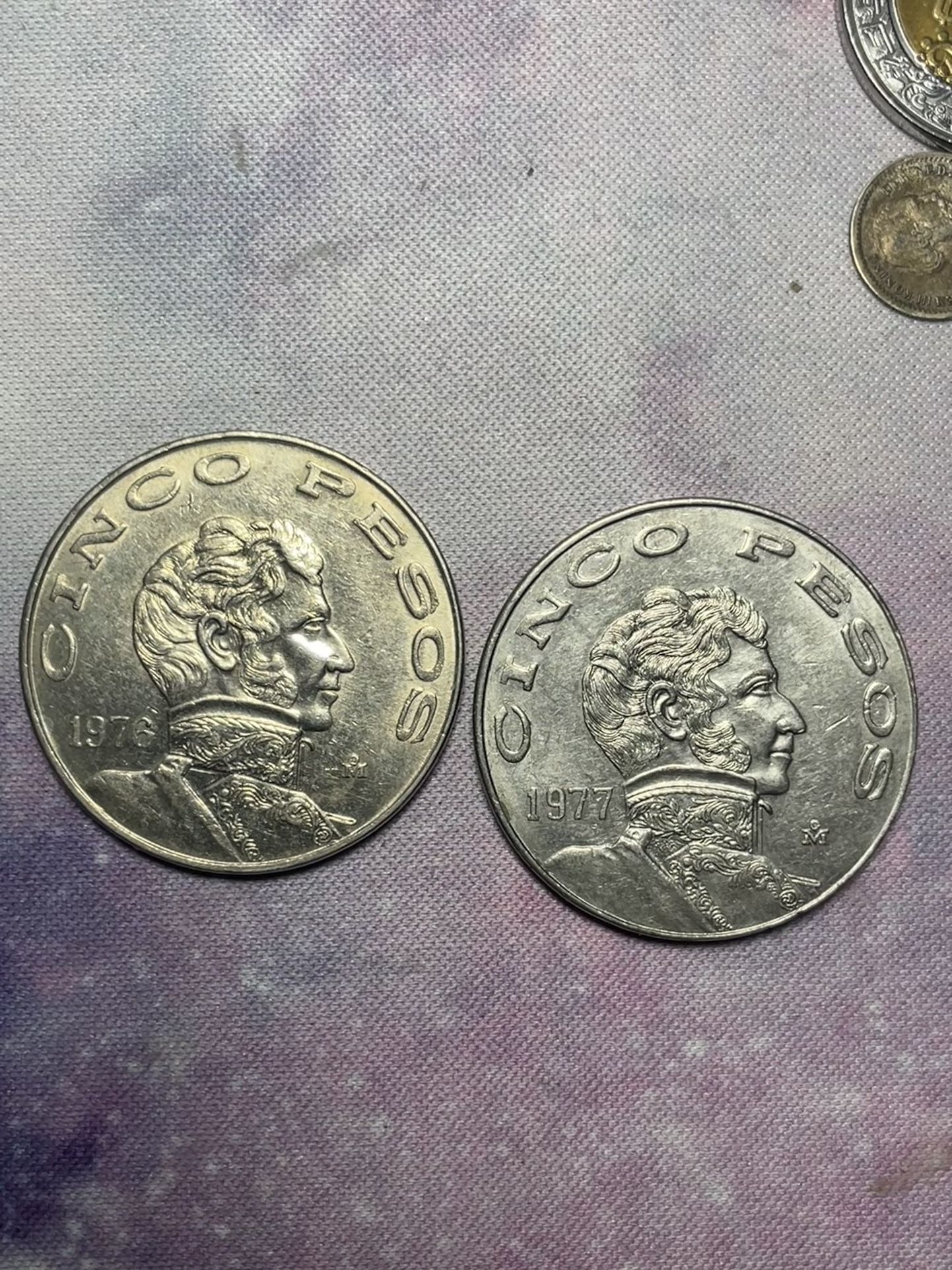 1976 y 1977 cinco pesos mexico Grabado del canto: INDEPENDENCIA Y LIBERTAD 2 Monedas