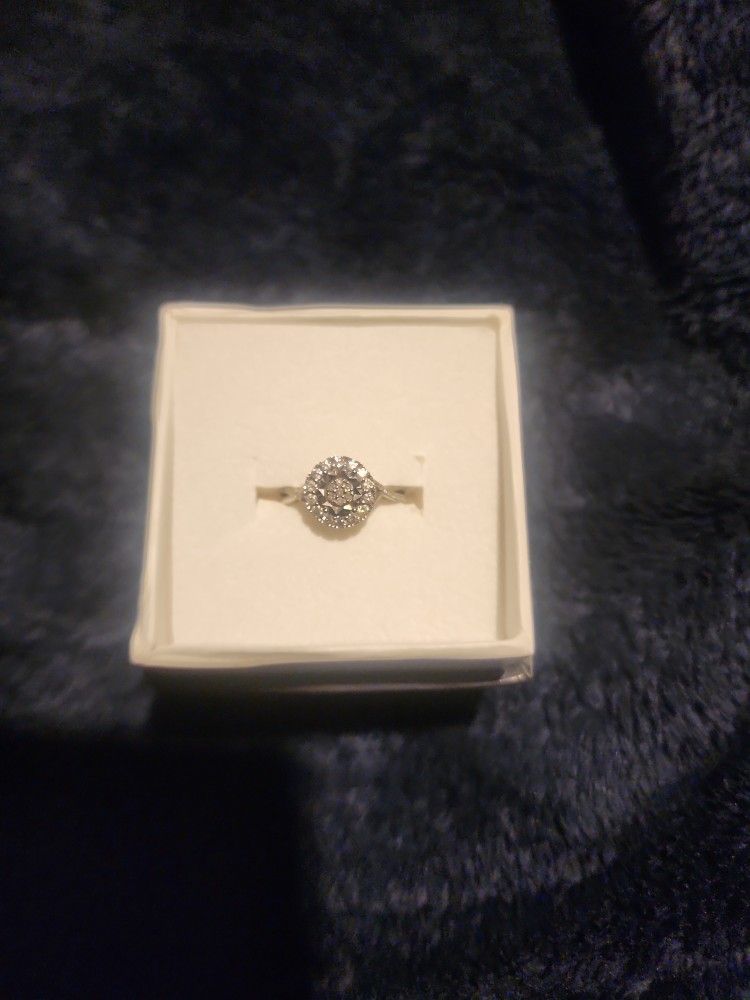 10k White Gold Engagement Ring