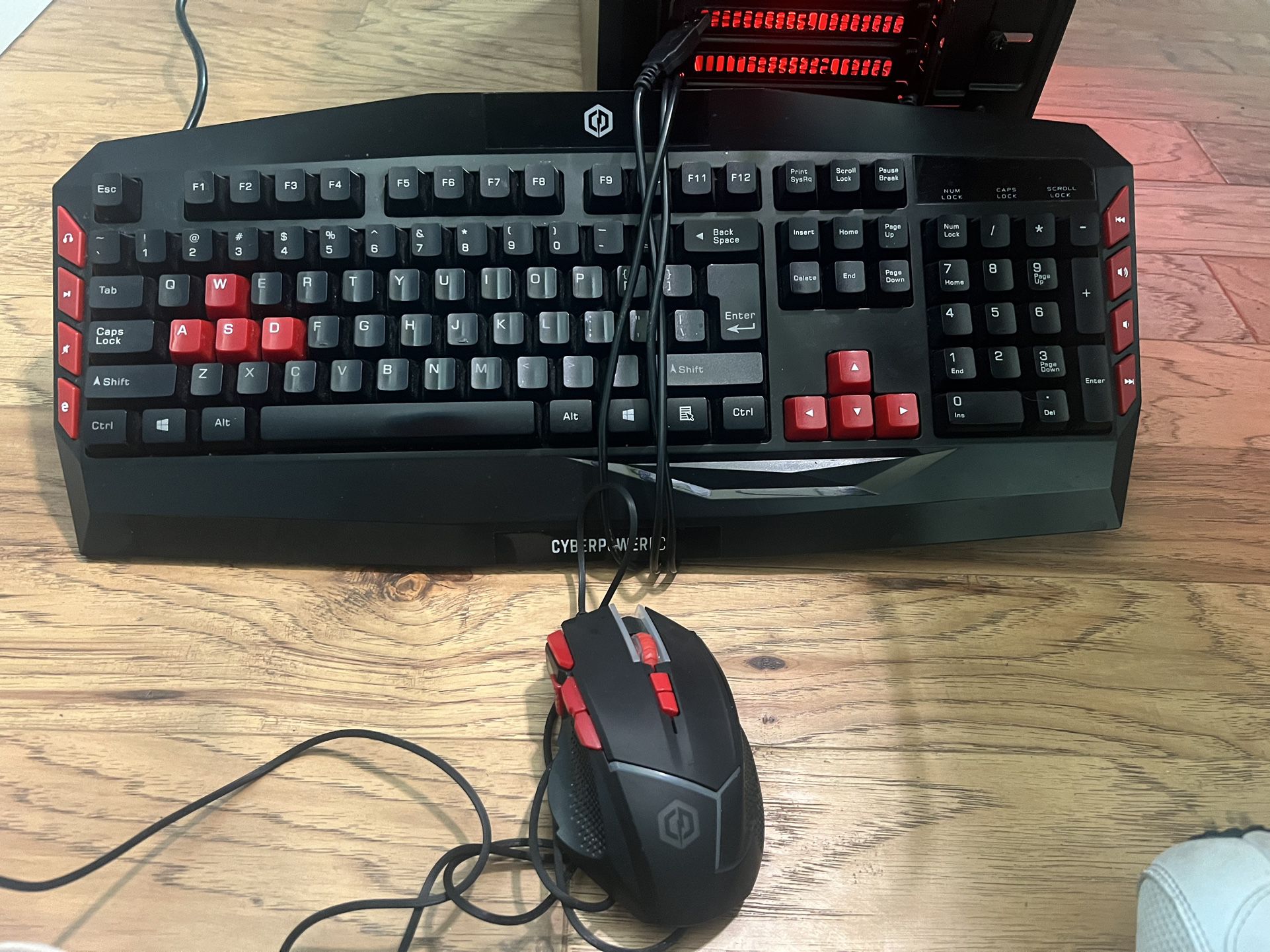 CyberPower Gaming  PC With Keyboard And Mouse