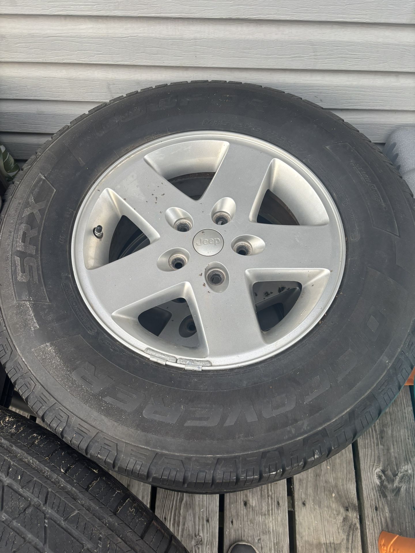 (4) 225/75/17 Jeep wrangler wheels