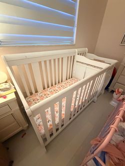 White Wood Baby Crib with Sleigh Design