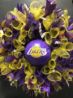 Lakers mesh wreath