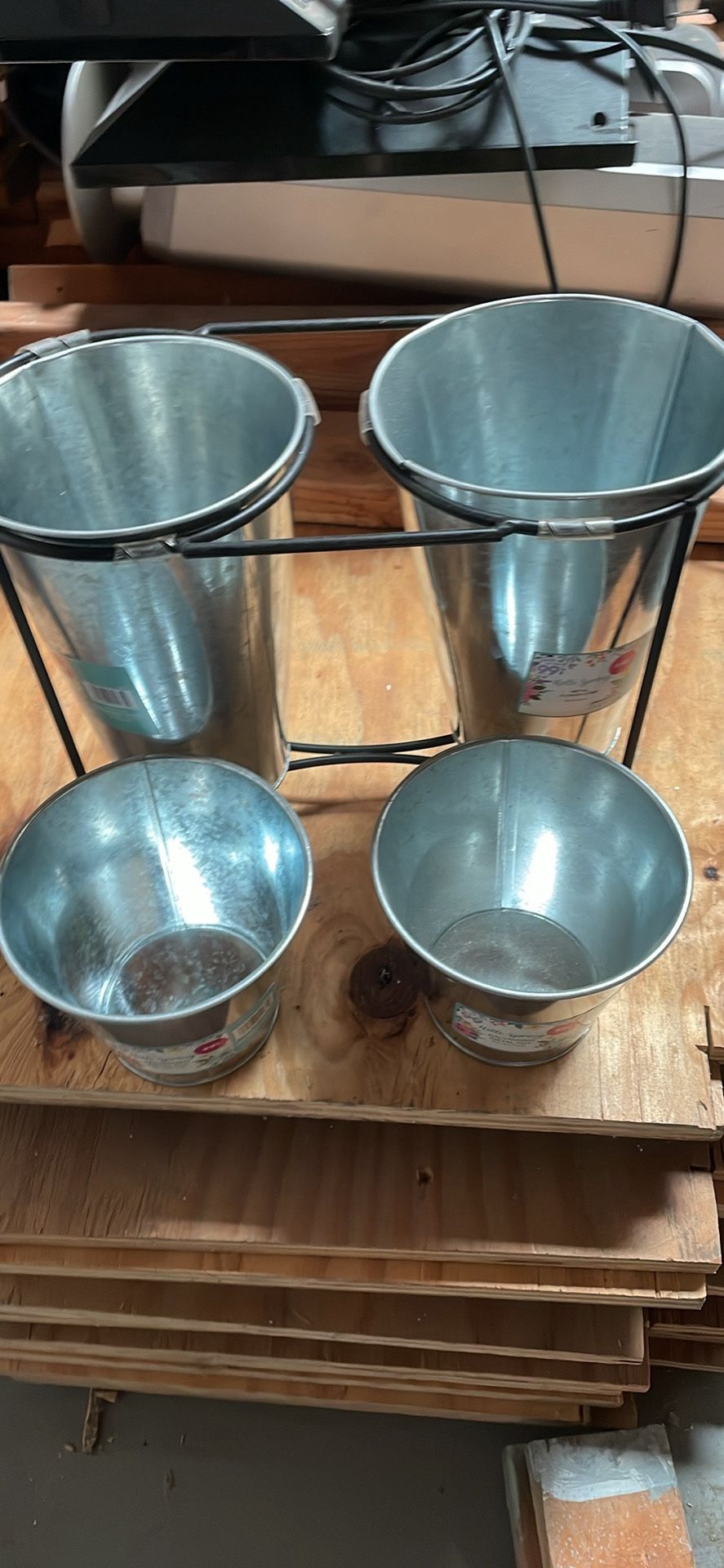 4 Galvanized Metal Pots with Support