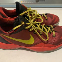 NIKE KOBE SHOES SIZE 11.5