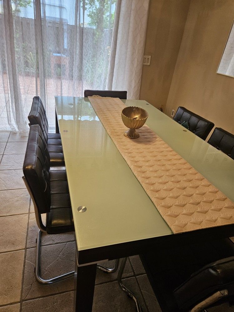 Elegant Glass On The Top Dining Table With 6 Leather Chair