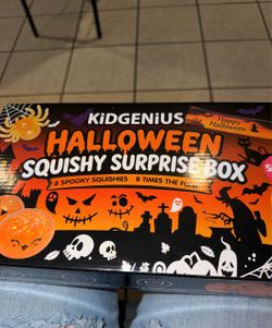 8 piece Halloween squishy blind box