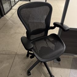 Herman Miller Aeron Chair - Size B - Excellent Condition 
