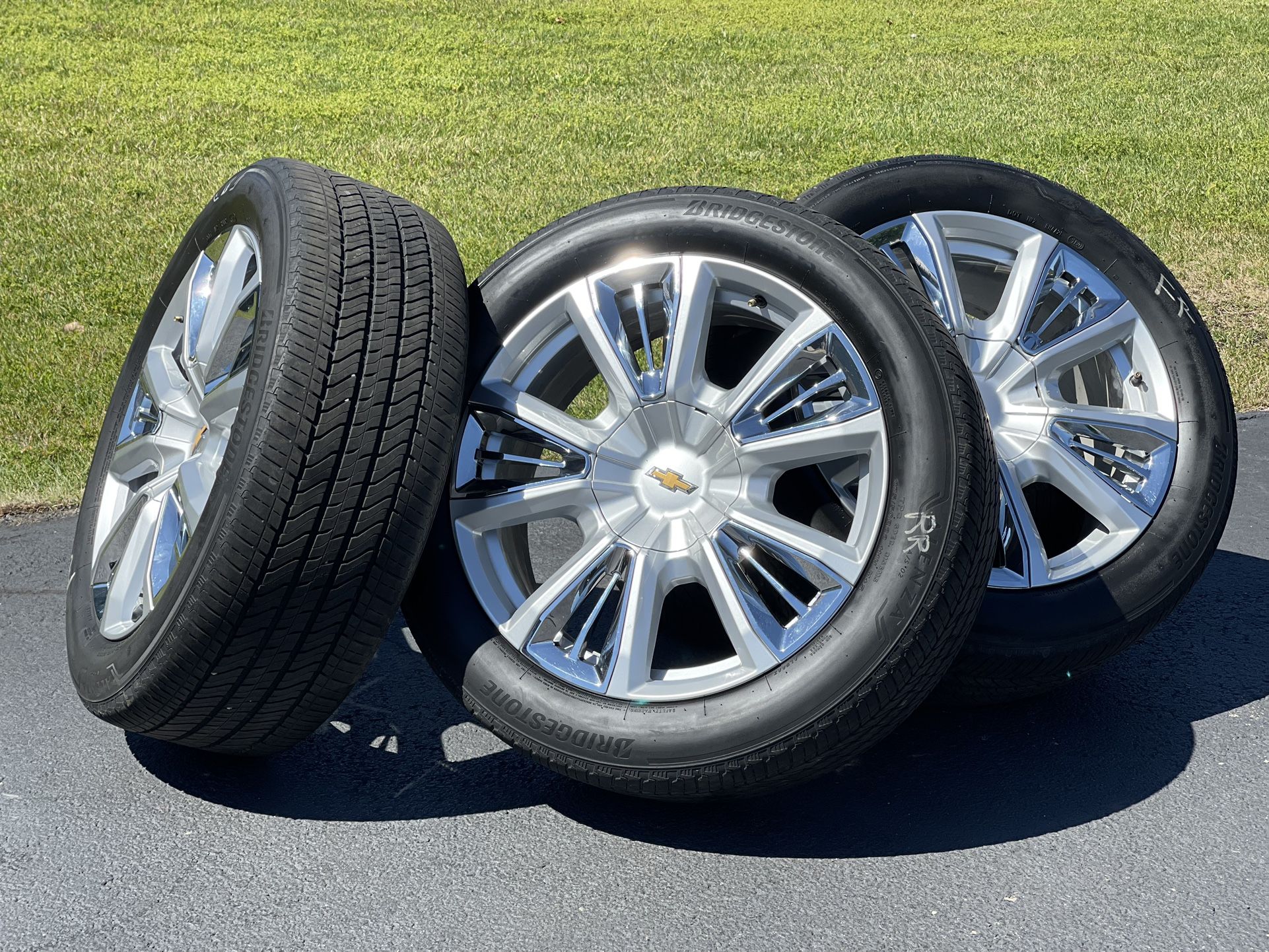 22” Chevy Silverado wheels 6x5.5 Tahoe Suburban LTZ rims A/T Tires Z71 GMC Sierra Yukon Escalade