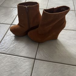 Brown Suede Ankle Boots size 6 (New)