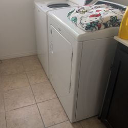 Whirlpool Washer And Dyer 