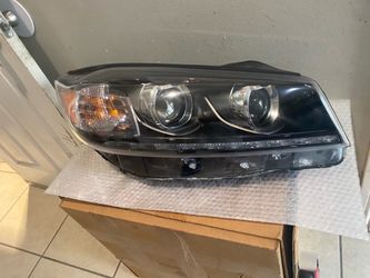 2016-2018 Kia Sorento right headlight