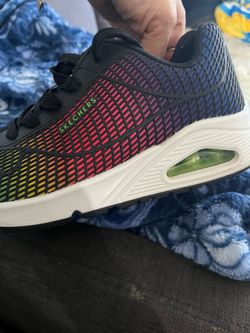 Woman’s sketchers $15