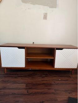 Opal house tv console