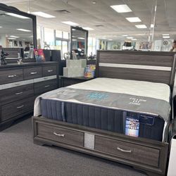 Wooden Style 5pc Bedroom Set W/ Jewelry & Storage Drawers For Sale ( FREE MATTRESS)