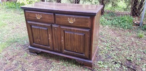 Bassett TV console
