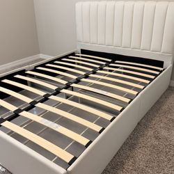Upholstered Full Size Bed Frame w/4 Drawers 