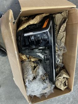 KIA Carnival Headlight
