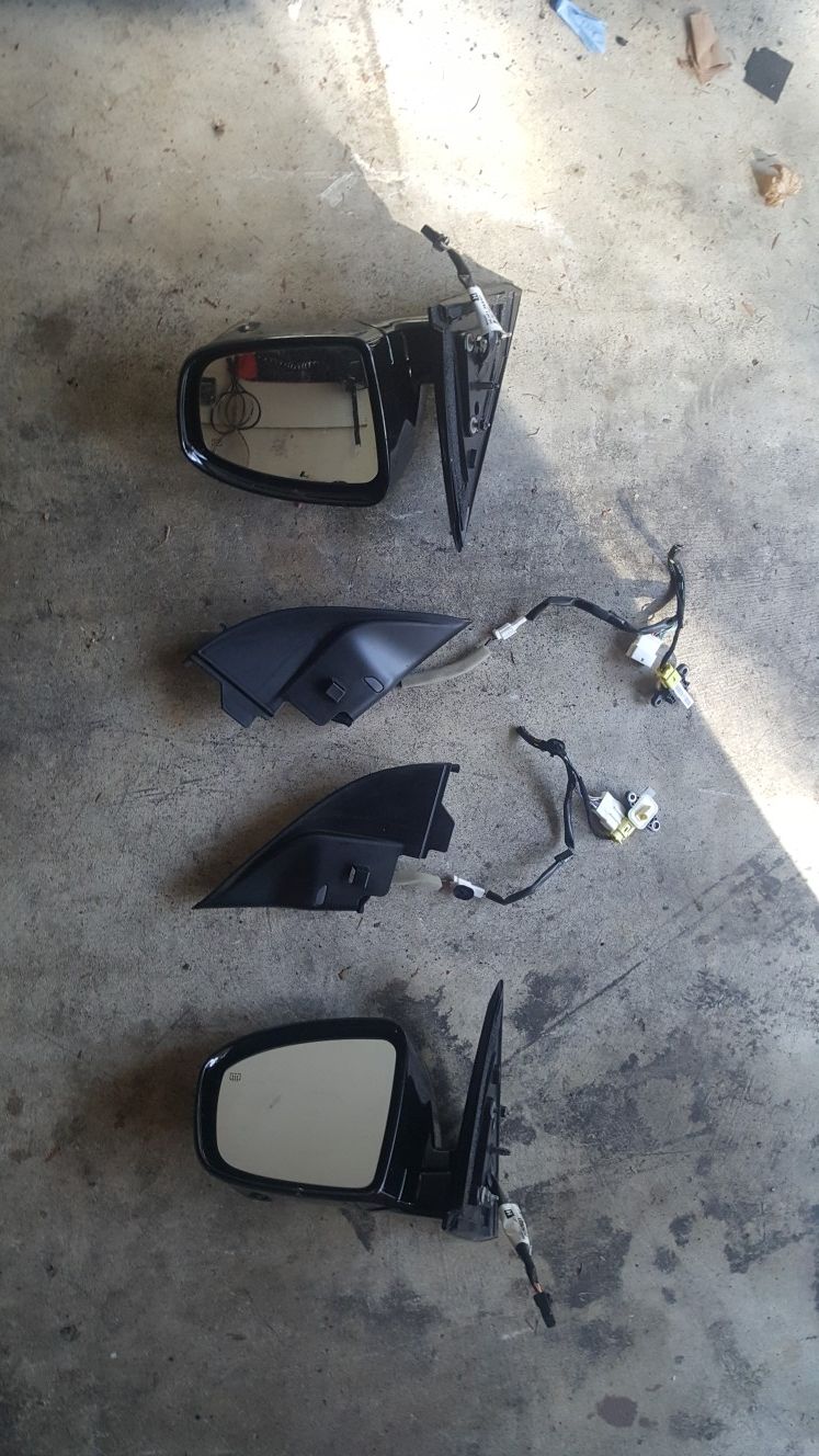 OEM Nissan pathfinder platinum (16-19) Door mirrors with cameras and internal Blind spot lights