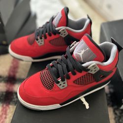 Jordan 4 Retro GS Toro Bravo Size 4