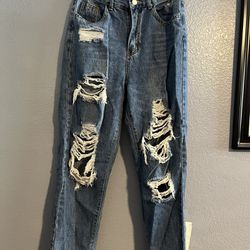 Straight Leg Ripped Jeans 
