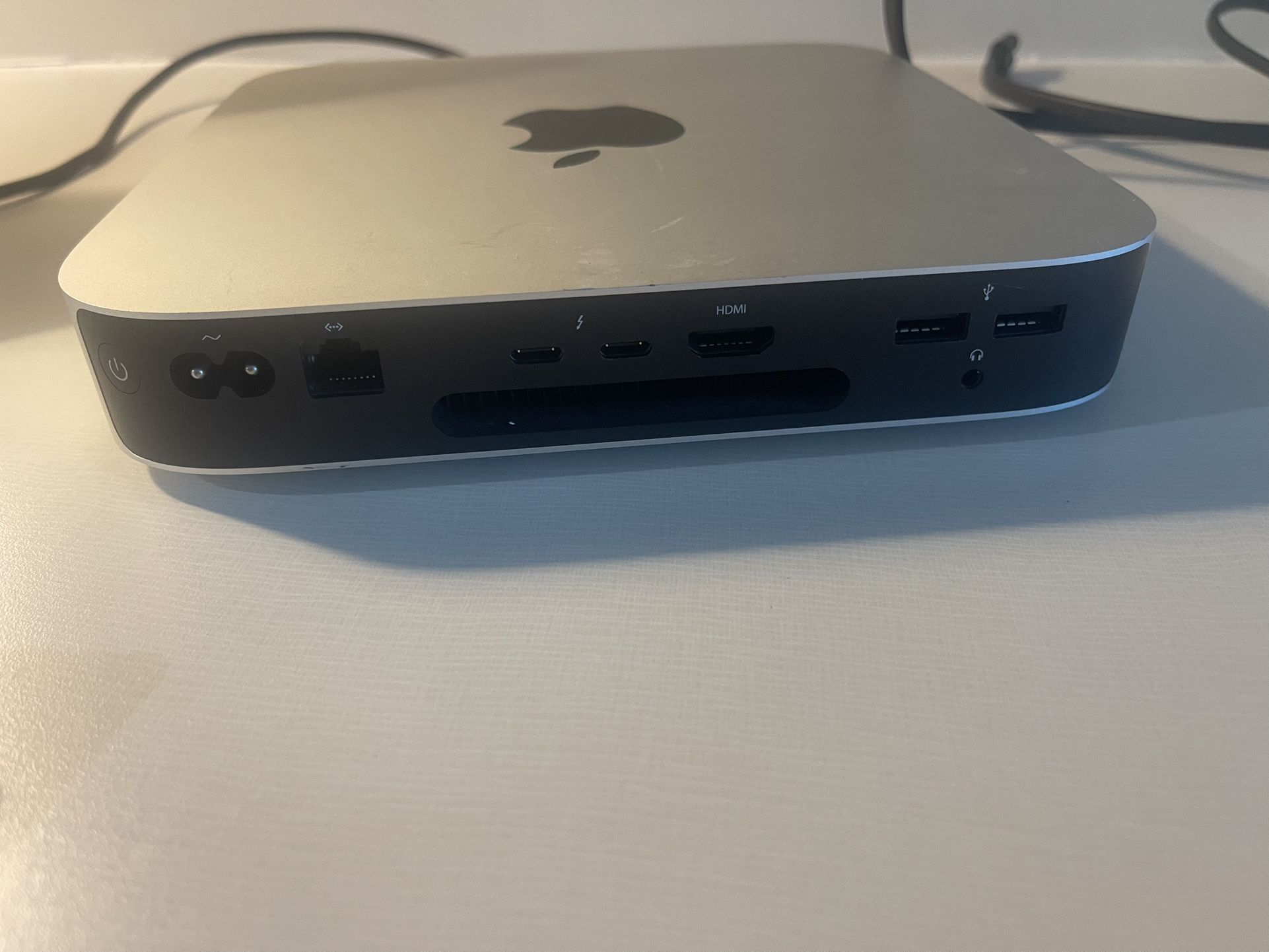 Mac Mini M1 16GB / 2TB + Apple Keyboard, Mouse + Monitor (Full Setup)