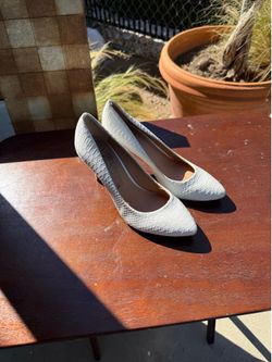 5 1/2 white closed heels