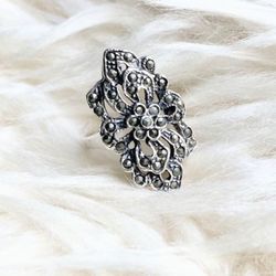  Gorgeous .925 Sterling Silver Ring Size 7.5-8