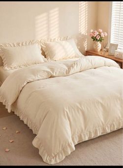 Duvet insert ruffle cover