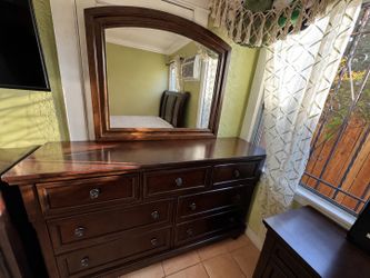 Solid Wood Dresser with Large Mirror – Excellent Condition