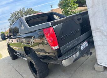 06 Chevy avalanche