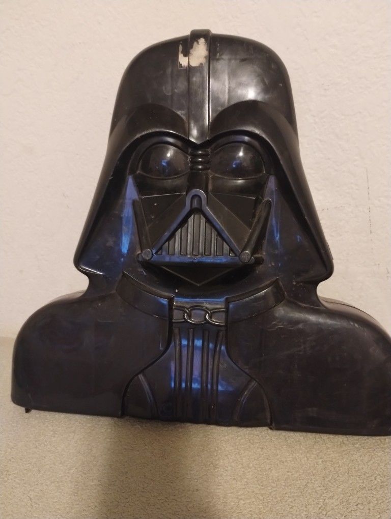 Darth Vader Helmet Carrying Case&Star Wars Figures 