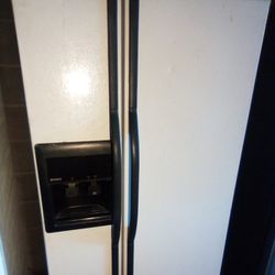 Refrigerator In Good Condition 