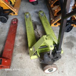 Green pallet jack