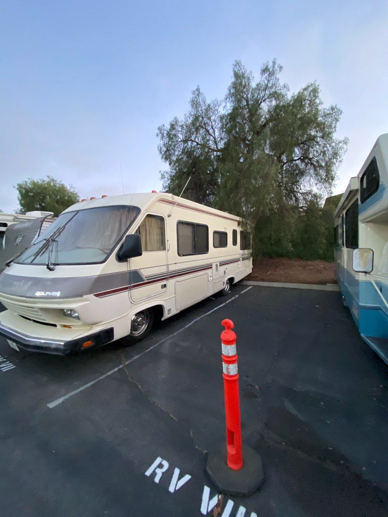 1988 National RV Dolphin 2760