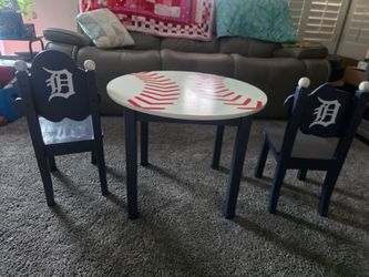Kids Table and Chairs