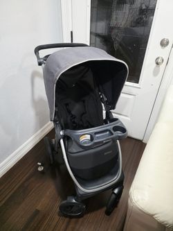 Chicco Bravo Quick-Fold Stroller.