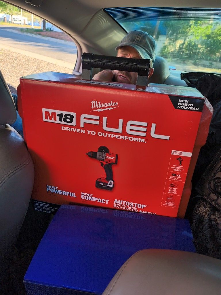 Milwaukee Drill/Driver Set