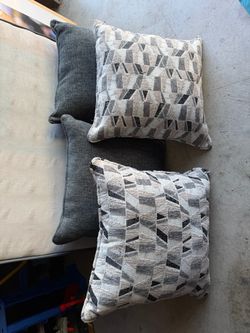 4 throw pillows