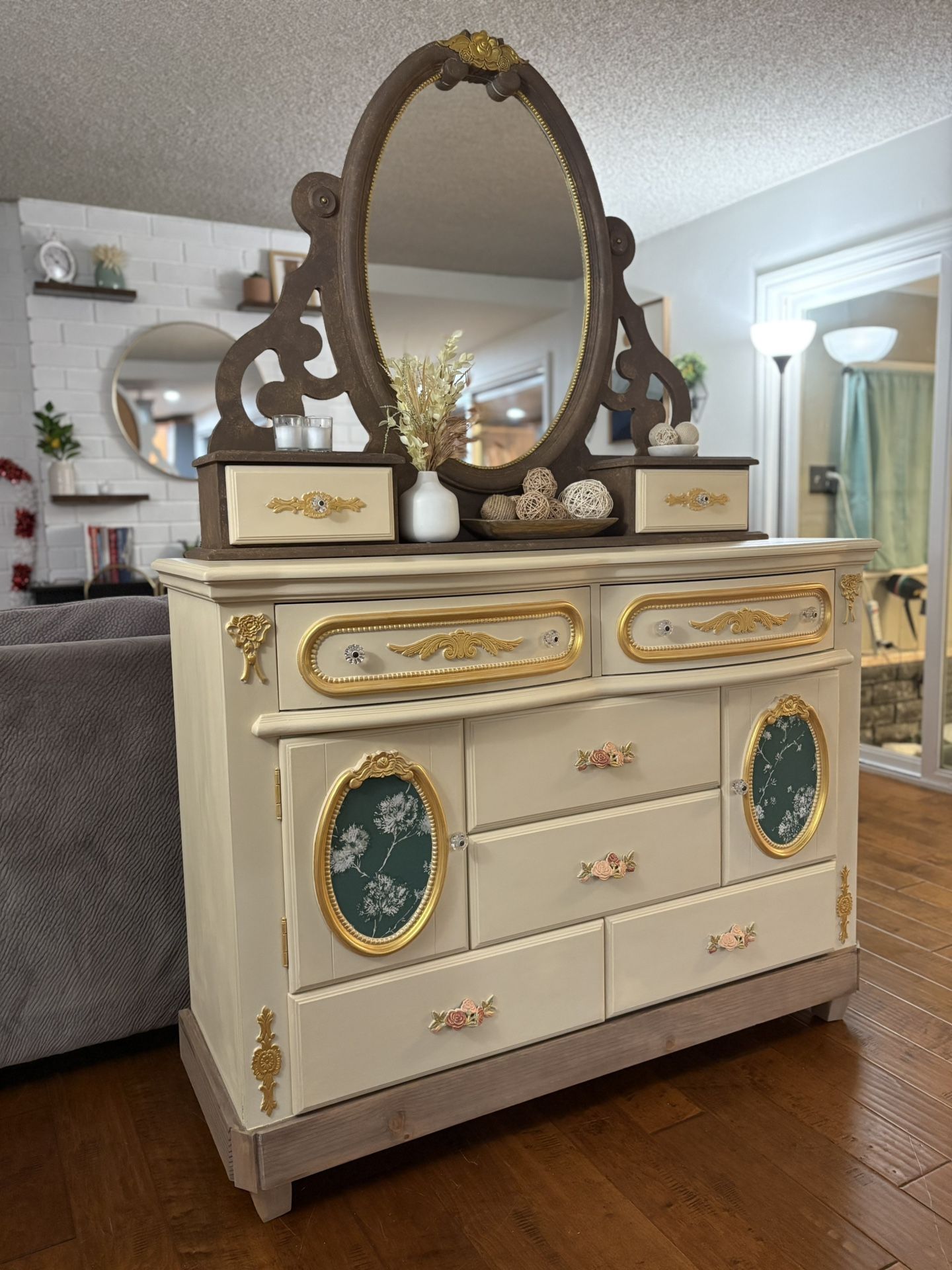 Vanity Dresser