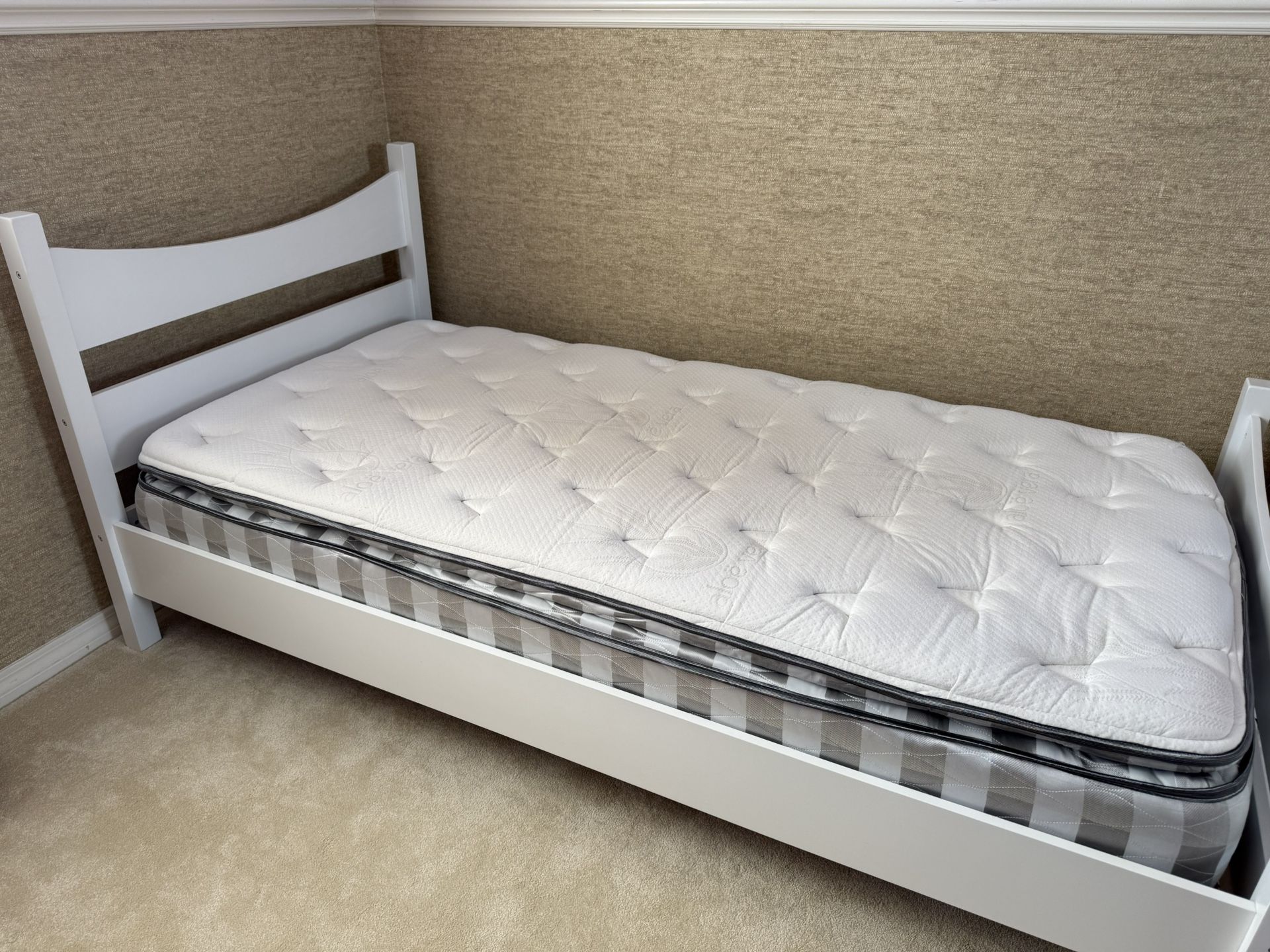 White Twin Size Bed Frame And Mattress