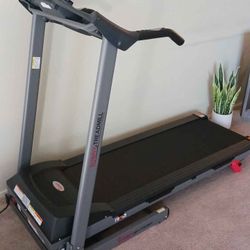 Brand New Treadmill (got it for Christmas two weeks ago) it's too big for my small apartment - New!!