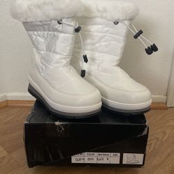 Brand New Snow Boots For Ladies. Size 6.  