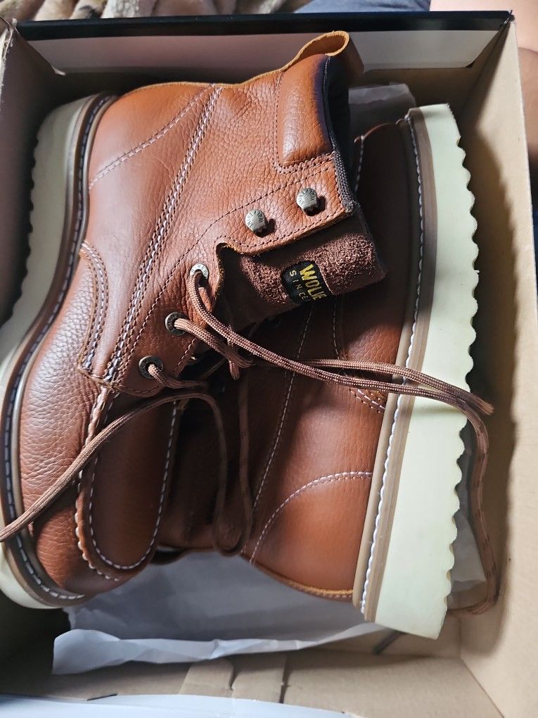 WOLVERINE WORK SHOES Size 8 Men