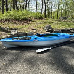 Pelican Mustang 100x Kayak 10 Ft With Paddle And Life Jacket 