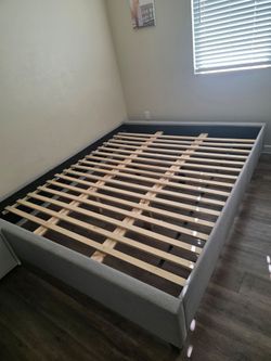 Cali King Gray Upholstered Platform Bed Frame with Slats